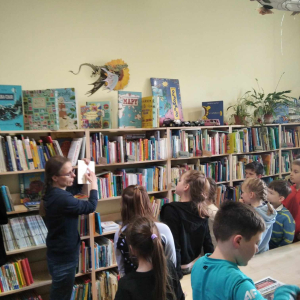 Klasy 2a i 2b - biblioteka miejska w Chojnicach